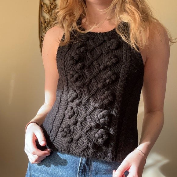 Black Knit Sleeveless Top - Picture 2 of 8